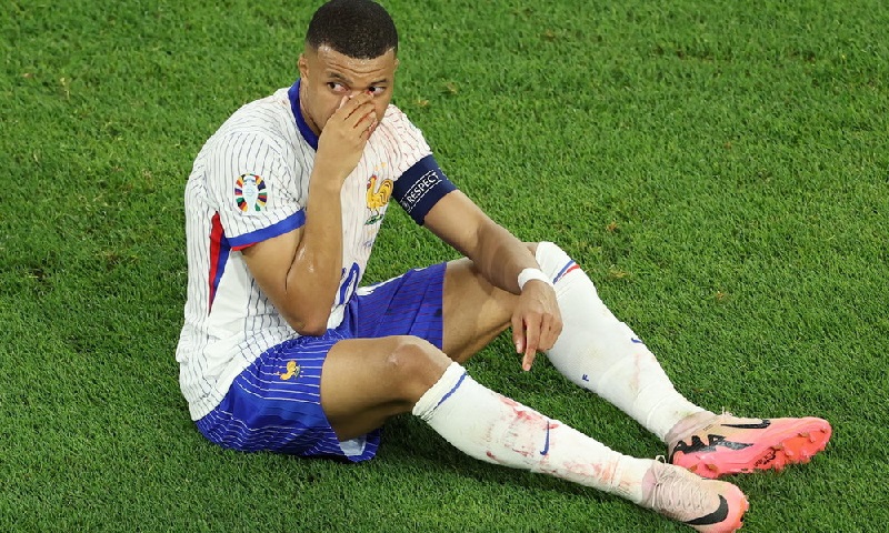 Mbappe chấn thương do bị bong gân